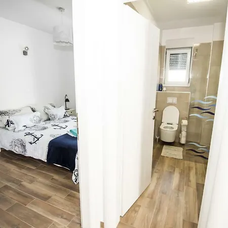 Apartment Blue Pearl *